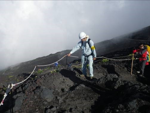 登山道パトロール右側